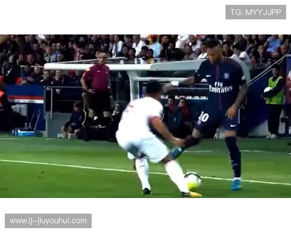 高燃剪辑足球品牌精彩瞬间全记录，燃爆你的球场激情